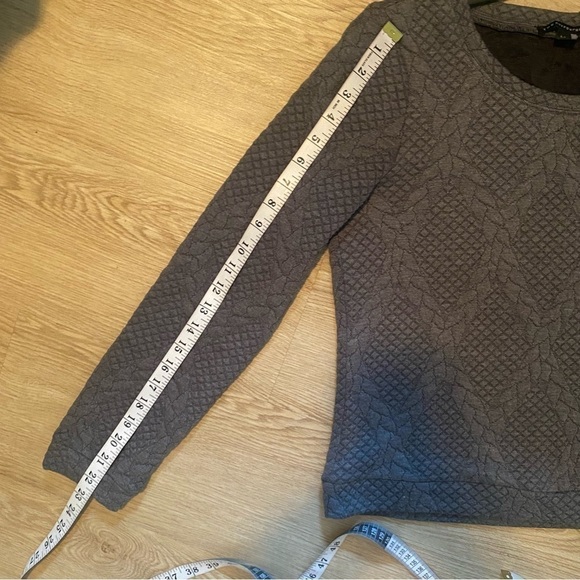 Chic Minimalist Twentyfourseven Grey Textured Pullover Sweater Cozy & Stylish - Picture 9 of 12